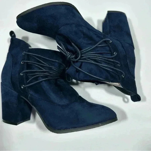 NIB!Love Athena-Navy Faux Suede Relaxed  Lace Up Detail Chunky Heel Size 9 - Picture 3 of 10